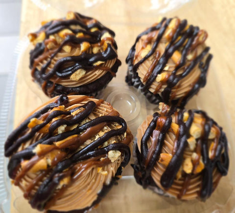 Chocolate Caramel Pretzel Crunch Cupcakes